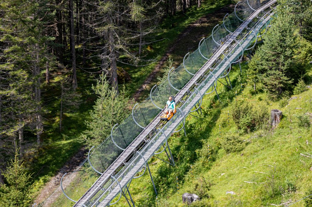 Alpine Coaster - Imst - Tirol - Bilder - Alpine Coaster sind auf zwei Schienen geführt, was sie so sicher macht, dass sie sogar im Winter einsetzbar sind.  - © alpintreff.de - Christian Schön