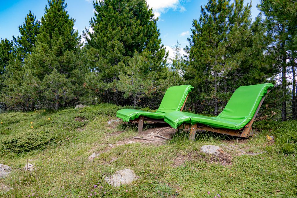 Ausruh-Zeit - Sehr nett sind die veschiedenen Waldsofas entlang des Wegesrandes. - © alpintreff.de - Silke Schön