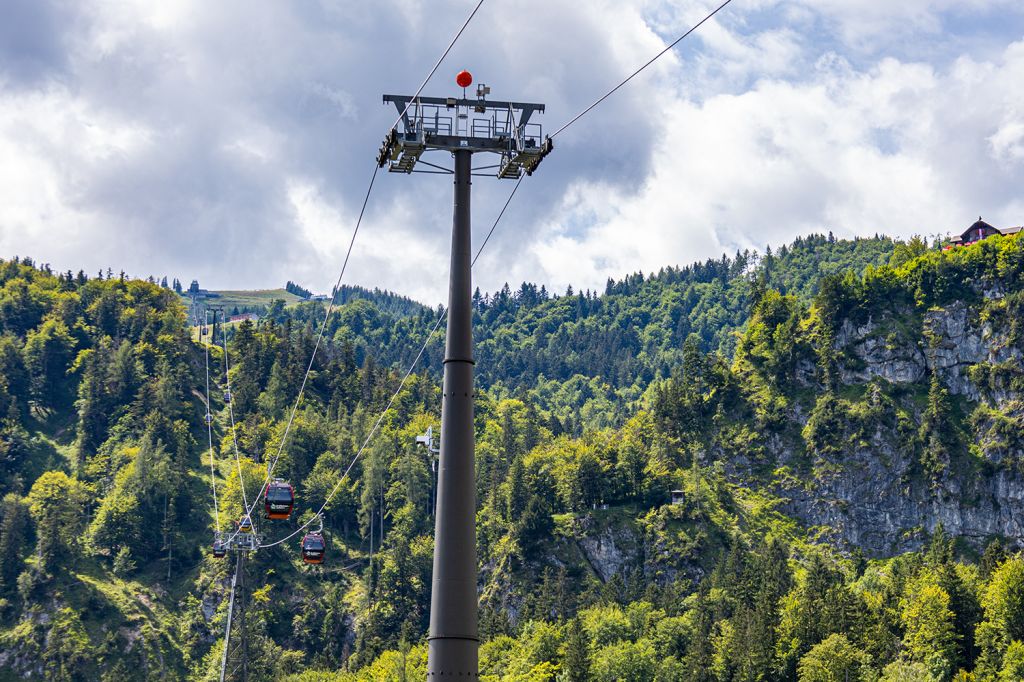 Streckenlänge Zwölferhorn-Seilbahn - Die Streckenlänge beträgt 2.747 Meter. Dabei überwindest Du während der Fahrt über 900 Höhenmeter. - © alpintreff.de - Christian Schön