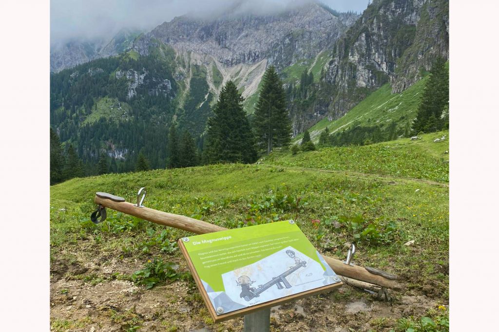 Aussichten - Gut zu wissen: Der Weg ist mit Kinderwagen nicht befahrbar. Tragen kannst Du bei der Breitenbergbahn ausleihen.  - © Tina Lutz