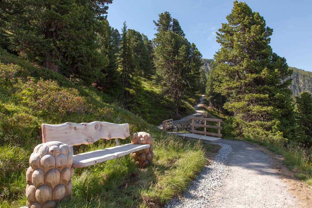 Zirbenpark - Pitztal - Der Rundwanderweg ist sehr idyllisch angelegt. - © Hochzeiger Bergbahnen, Chris Walch