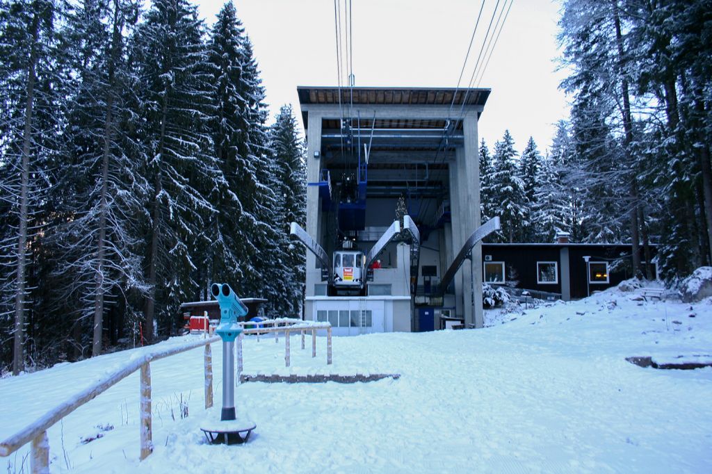 Talstation der Zugspitz-Seilbahn im Winter - Ansicht der Talstation der Eibsee-Seilbahn im Winter. - © alpintreff.de / christian schön