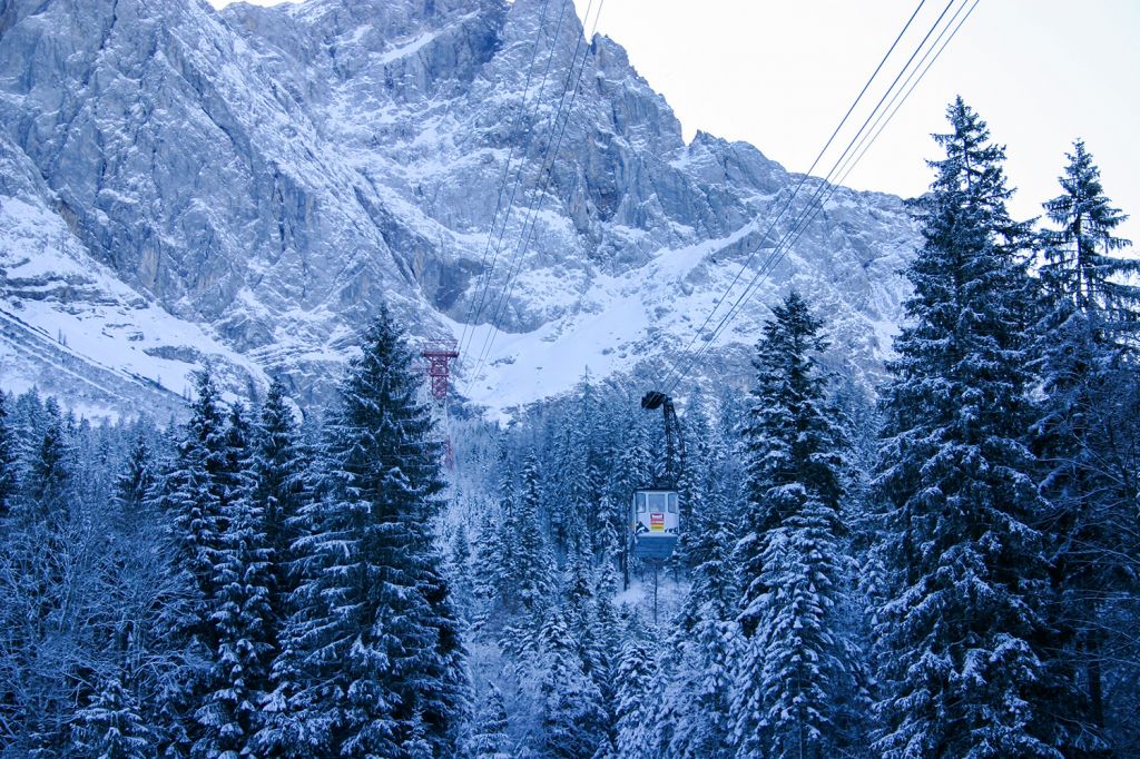 Eibsee-Seilbahn im Winter. - Noch ein paar Winterbilder der Eibsee-Seilbahn in Grainau - © alpintreff.de / christian schön