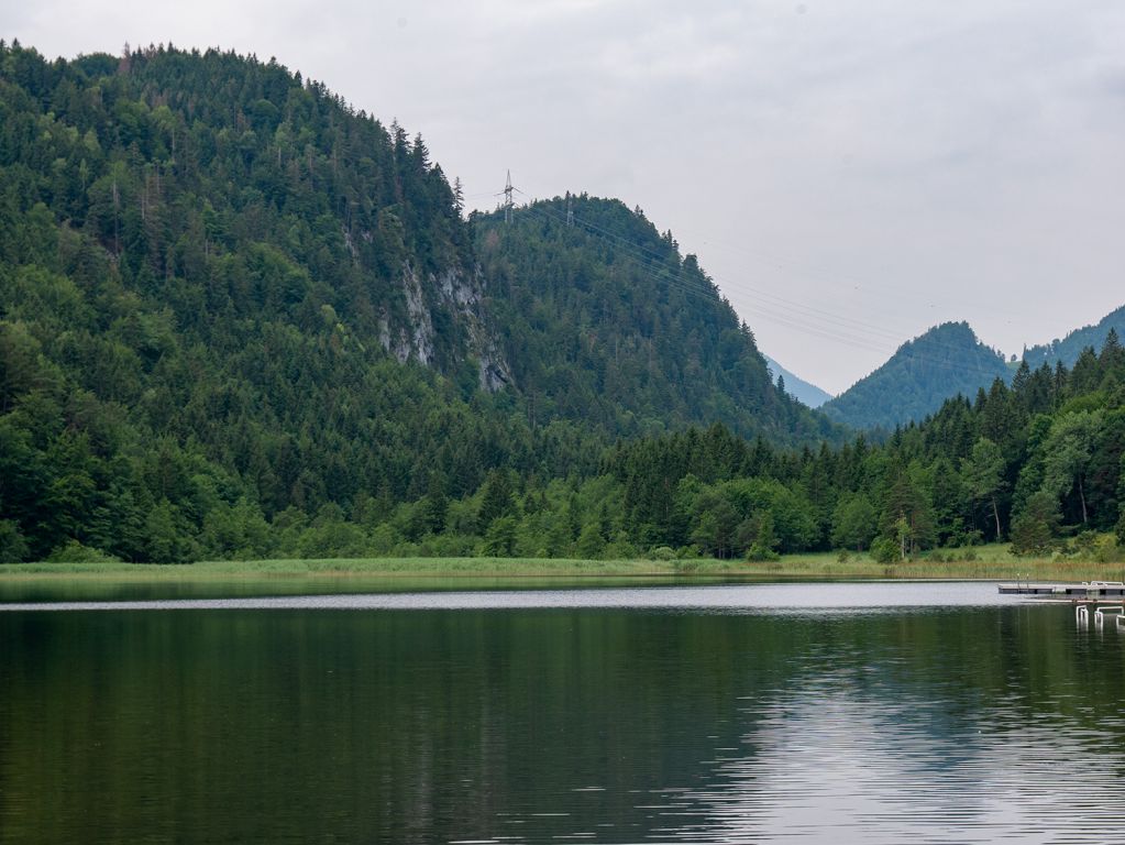 Freibad Obersee Füssen - Der Obersee liegt ziemlich idyllisch in der Landschaft. - © alpintreff.de / christian Schön