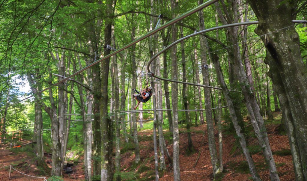 Fly-Line - Ob zusammen oder allein - die Fly-Line macht eine Menge Spaß. Ab einem Gewicht von 12 kg ist die Fly-Line nutzbar.  - © kletterwald.at