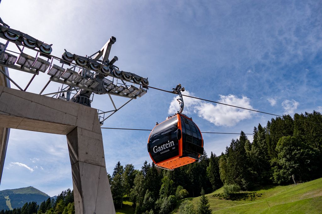 Schlossalmbahn Bad Hofgastein - Ausfahrt der Gondel aus der Talstation. - © alpintreff.de / christian Schön