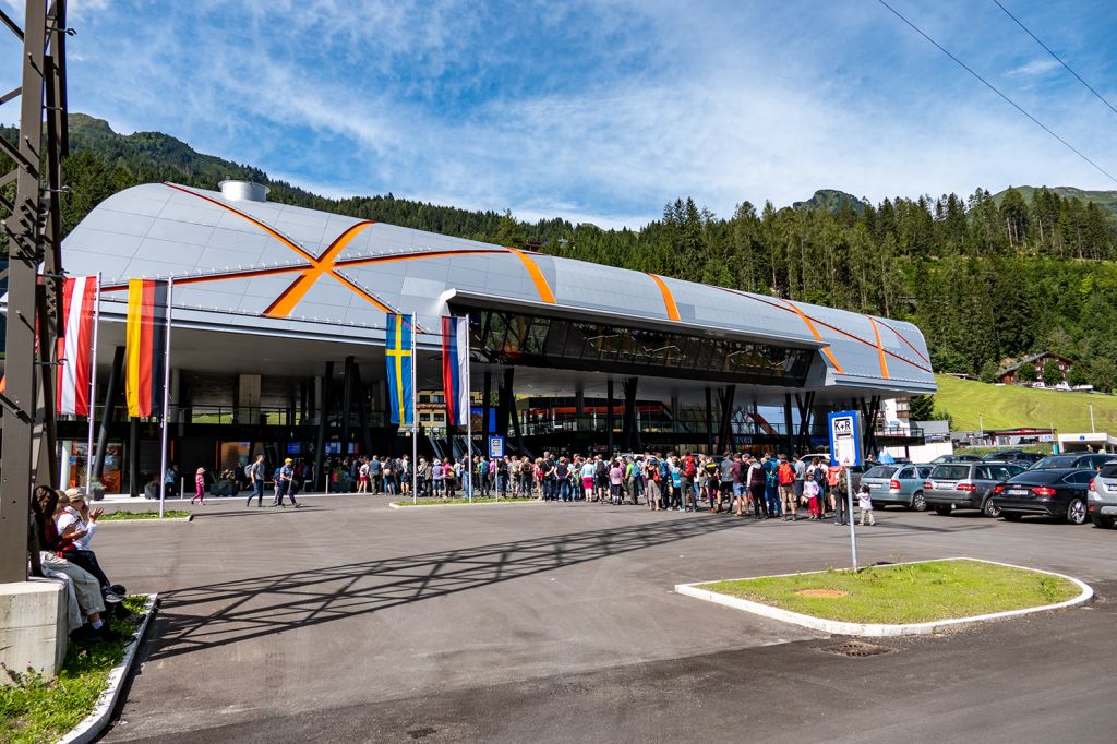 Schlossalmbahn Bad Hofgastein - Förderleistung ist nicht alles. Lange Schlangen bilden sich trotzdem vor der Kasse. - © alpintreff.de / christian Schön