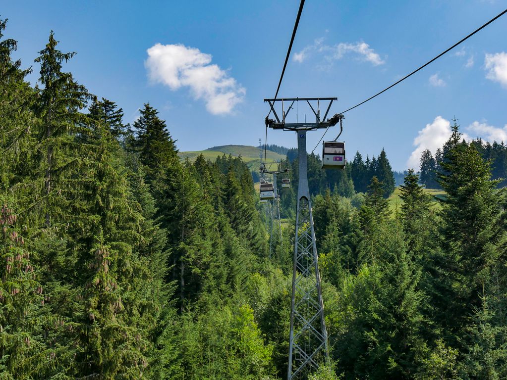 Jetzt aber los auf den Berg. - Die Streckenführung der Fleckalmbahn war eigentlich unspektakulär, allerdings relativ hoch angelegt. - © alpintreff.de / christian schön