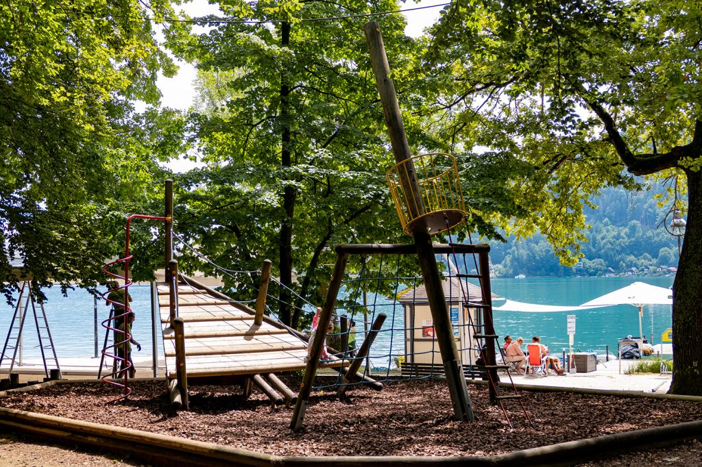 Der Wörthersee - Spielplatz am Hafen.  - © alpintreff.de / christian Schön