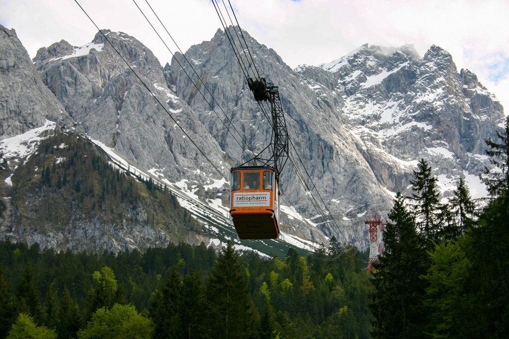 Eibsee-Seilbahn im Sommer - Noch ein paar Winterbilder der Eibsee-Seilbahn in GrainauUnd jetzt ein paar Sommerbilder der Eibsee-Seilbahn in Grainau - © alpintreff.de / christian schön