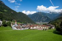 Hier nochmal der Blick aus der Talstation. Einer der schönsten Ausblicke auf den Ort Finkenberg. • © alpintreff.de / christian Schön